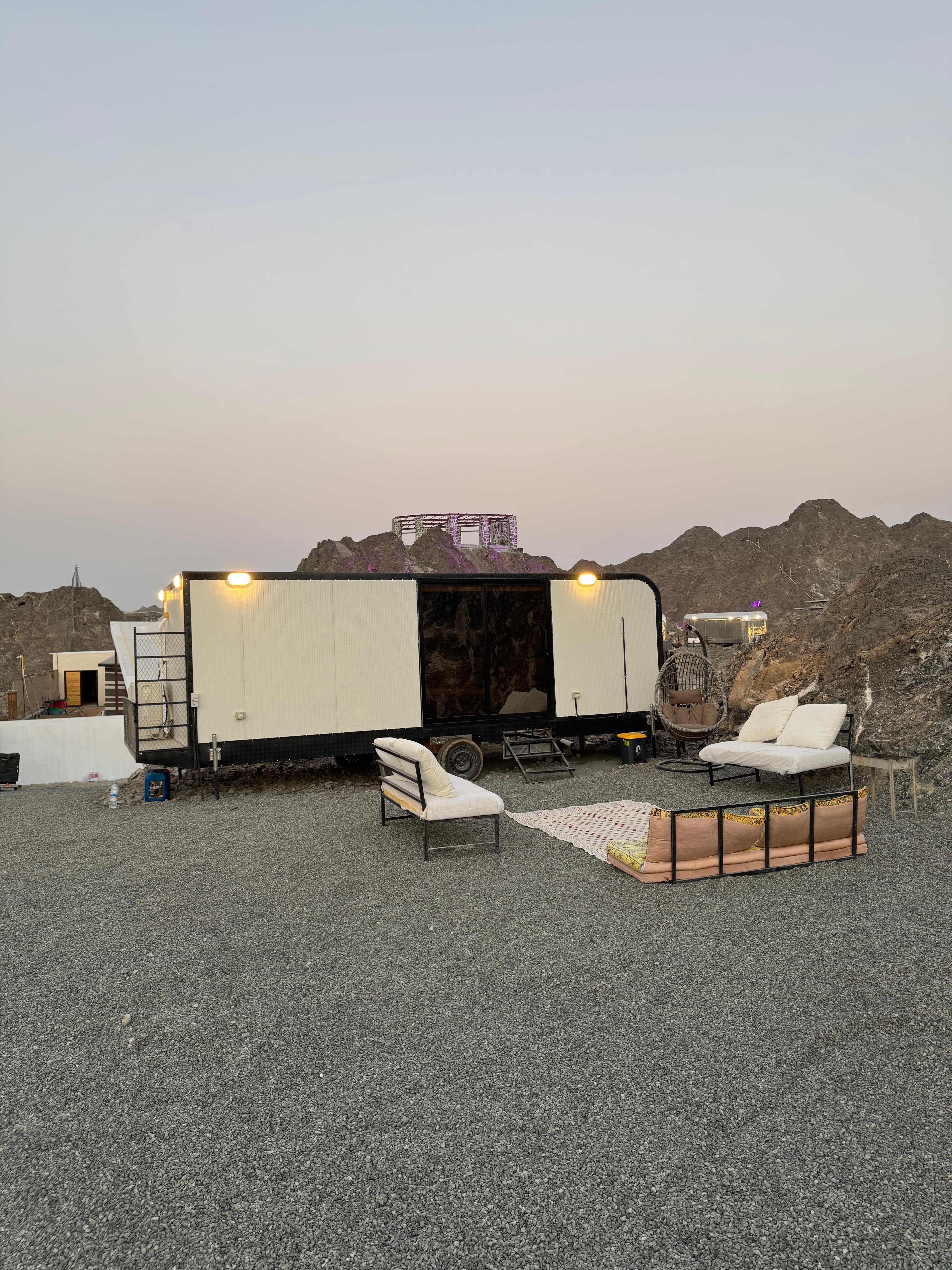 Premium Caravan: Mountain View