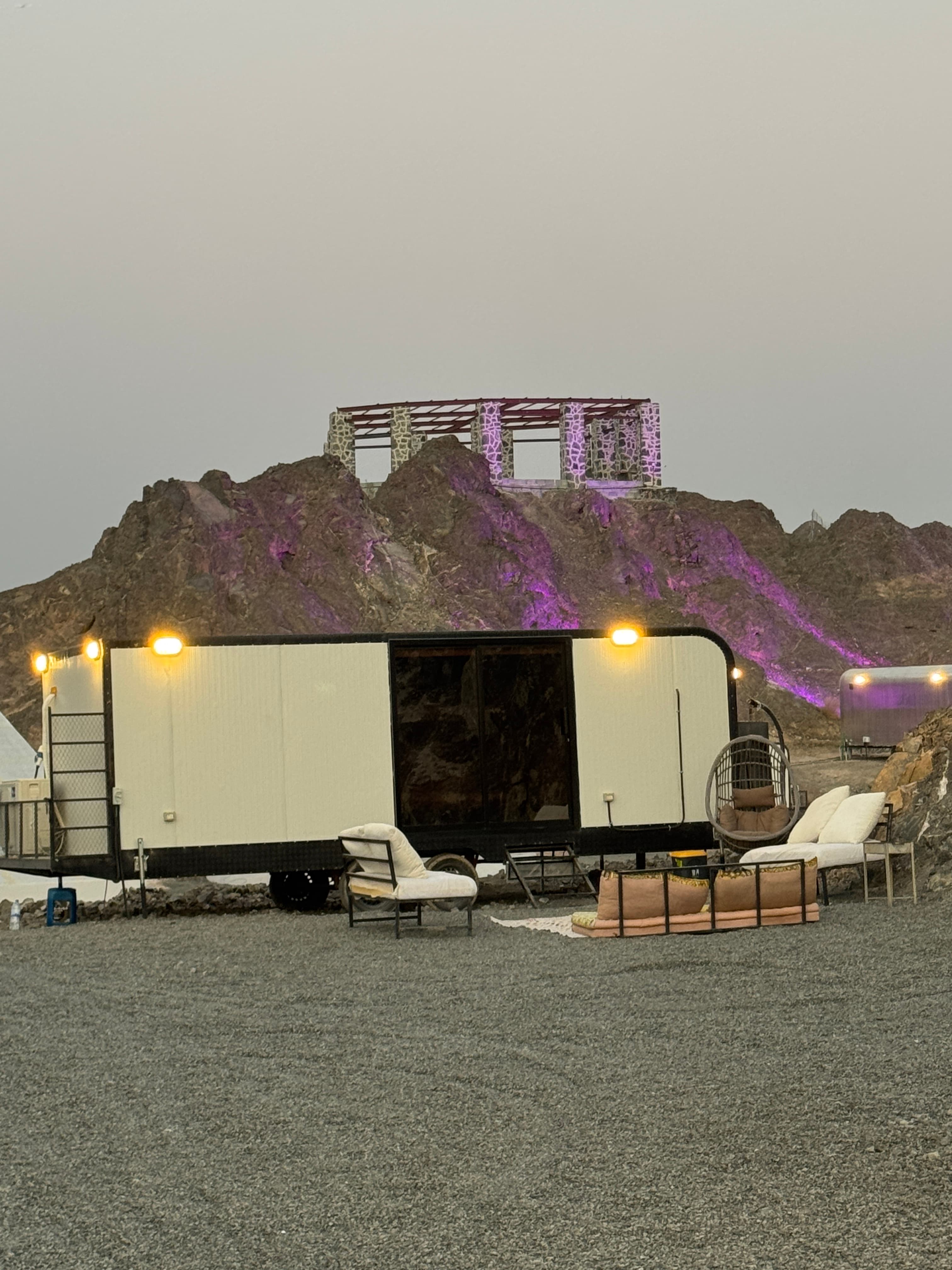 Premium Caravan: Mountain View