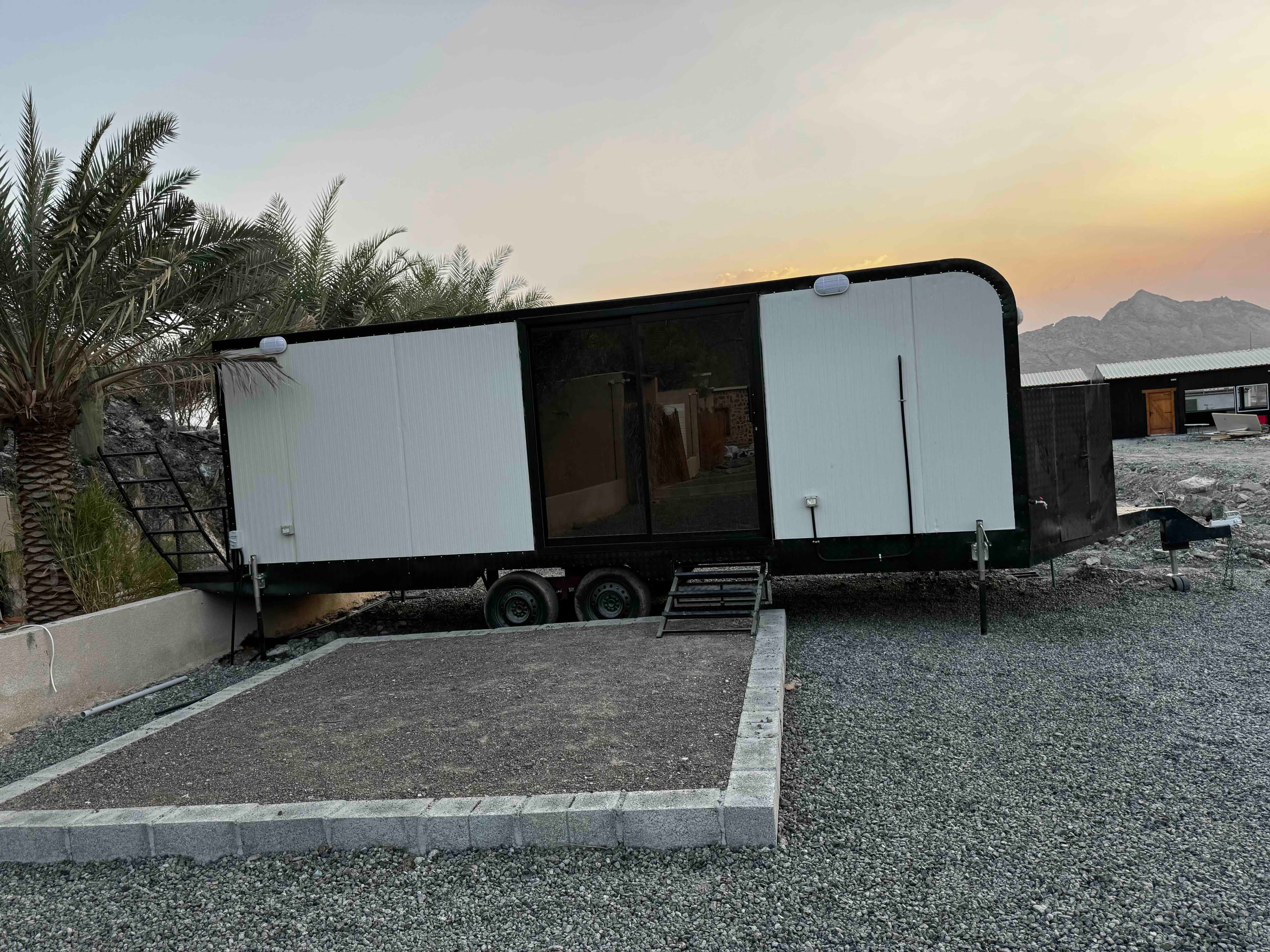 Premium Caravan: Mountain View